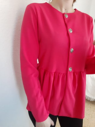 Camisa color coral. Nueva. Se puede llevar cerrada