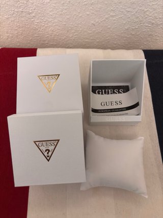 Reloj Guess Dorado y Negro