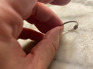 Anillo de plata con diseño floral
