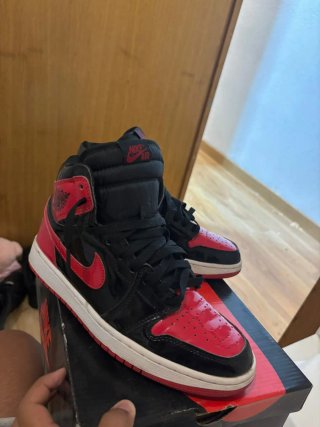 Jordan 1 Patent Red (blood red)