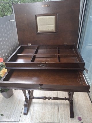Tocador antiguo de madera