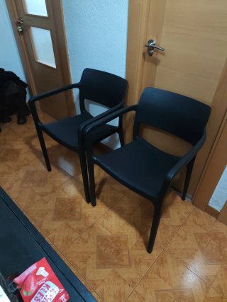 Juego de 2 sillas de resina negras
