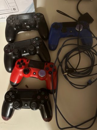PS4 500GB + 5 mandos + juegos