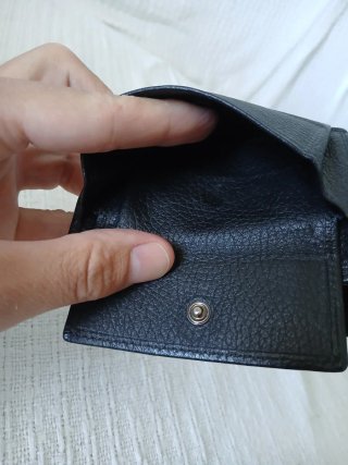 Gucci men's leather bifold wallet — barely used