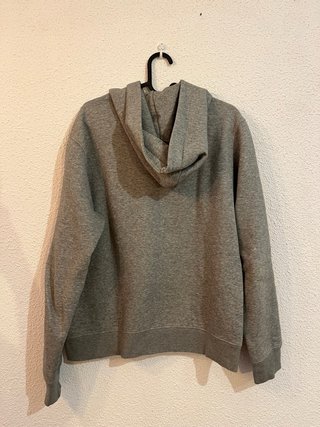 Sudadera con capucha gris