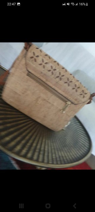 Borsa tracolla in sughero con decorazioni