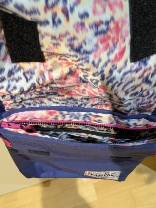 Bolso bandolera Eastpak azul y rosa
