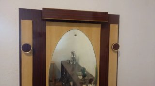 Mueble recibidor antiguo con espejo