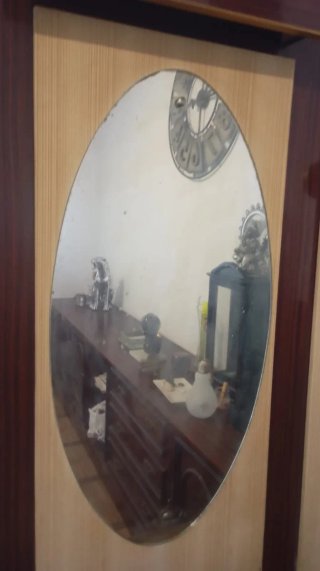 Mueble recibidor antiguo con espejo
