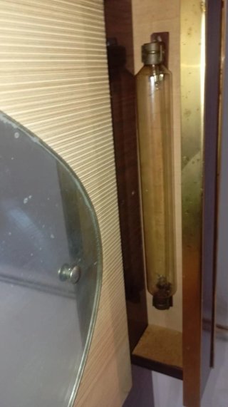 Mueble recibidor antiguo con espejo