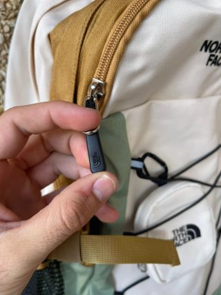 Mochila The North Face 30L Marfil y Verde