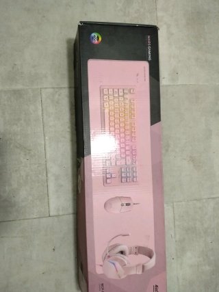 Teclados Logitech, corsair, newskill