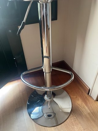 Taburete ajustable de piel