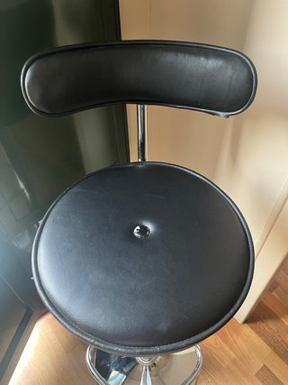 Taburete ajustable de piel