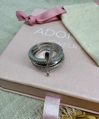 Anillo Ajustable con Diseño de Imperdible