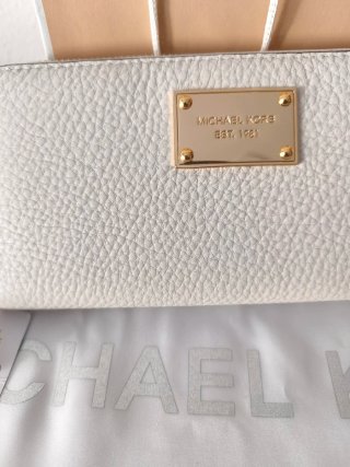 Cartera Michael Kors Blanca y Dorada