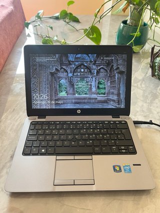 Laptop HP EliteBook 820 G1 Con Batería y SSD