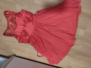 Vestido fiesta coral con pedrería