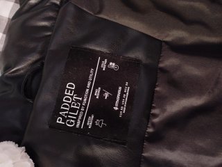Chaleco de cuero negro