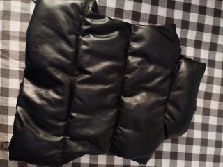 Chaleco de cuero negro