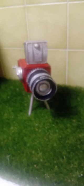 Cámara de fotos decorativa de metal