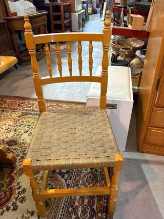 CONJUNTO DE MESA Y 4 SILLAS