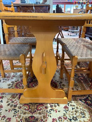 CONJUNTO DE MESA Y 4 SILLAS