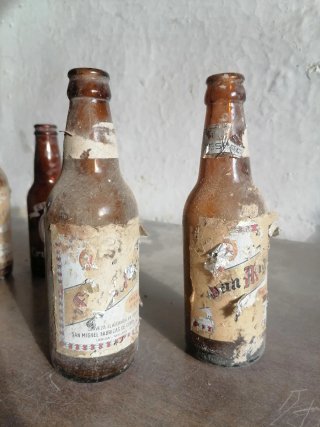 Lotto di 5 bottigliette antiche Cruzcampo e San Miguel
