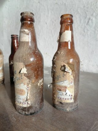 Lotto di 5 bottigliette antiche Cruzcampo e San Miguel