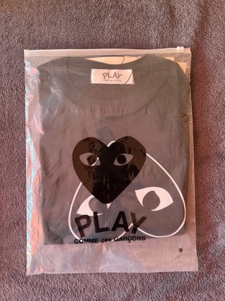 Camiseta PLAY Comme des Garçons Negra