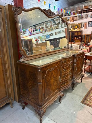 MUEBLE APARADOR CLÁSICO