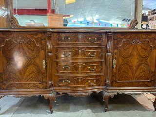 MUEBLE APARADOR CLÁSICO