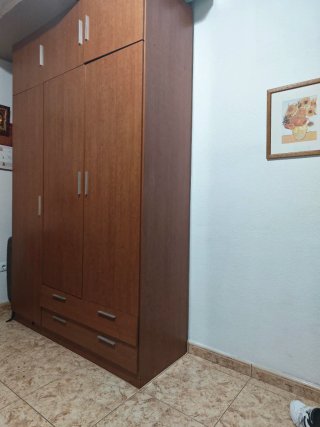 Armario y mesita de noche conjunto