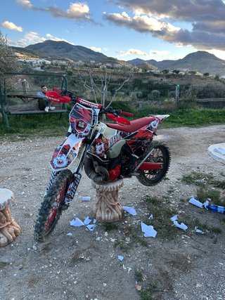 Rieju MR 300 Enduro Roja y Blanca