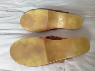Zuecos de piel marrones Talla 40