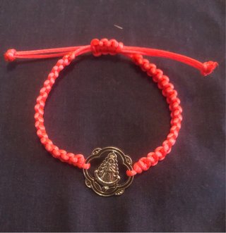 Pulsera Virgen del Rocío hecha a mano