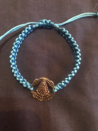 Pulsera Virgen del Rocío hecha a mano