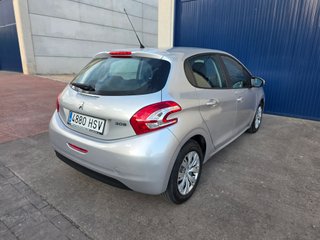 Peugeot 208 2013