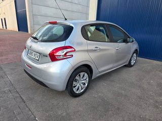 Peugeot 208 2013