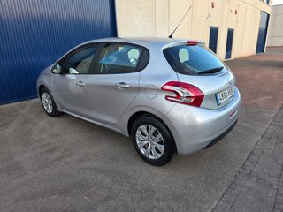 Peugeot 208 2013