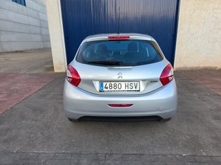 Peugeot 208 2013