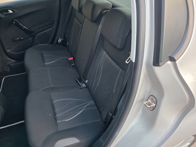 Peugeot 208 2013