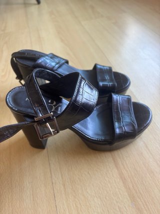 Sandalias de tacón negras