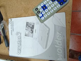 Lector DVD Portátil Wolder con Accesorios