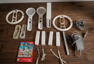 Nintendo Wii Super Mario Bros. Wii Bundle