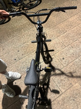 Bicicleta BMX negra para adolescente