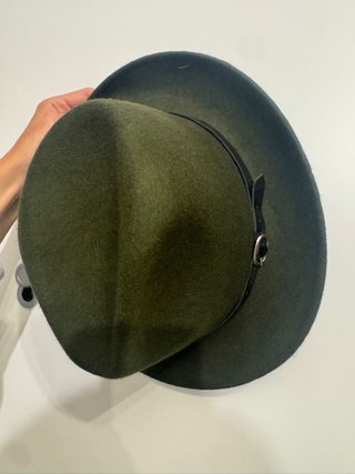 Cappello Intrend verde lana con fibbia