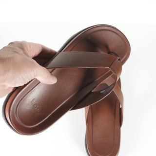 CHANCLAS DE HOMBRE UGG CAPITOLA PIEL COLOR COGNAK