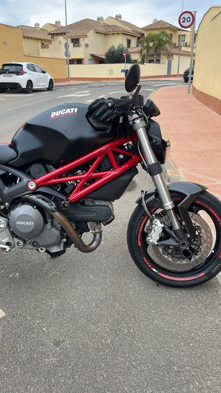 Ducati Monster 696 A2