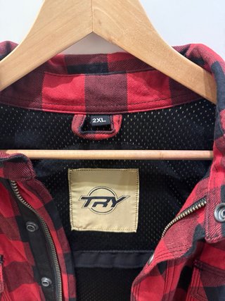 Chaqueta de moto a cuadros con protecciones